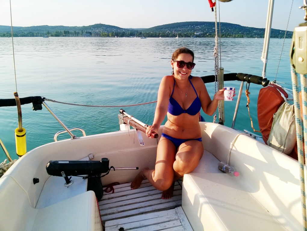 Leánybúcsú a vitorláshajón, önfeledt szórakozás a Balatonon - vitorlázás kapitánnyal