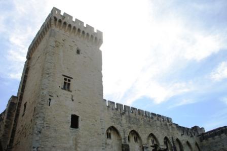 Avignon - a Rhone folyĂł tĂ¶rtĂ©nelmi vĂˇrosa -- VitorlĂˇs hajĂłval Elba, Korzika szigetĂ©rĹ‘l a Balatonra